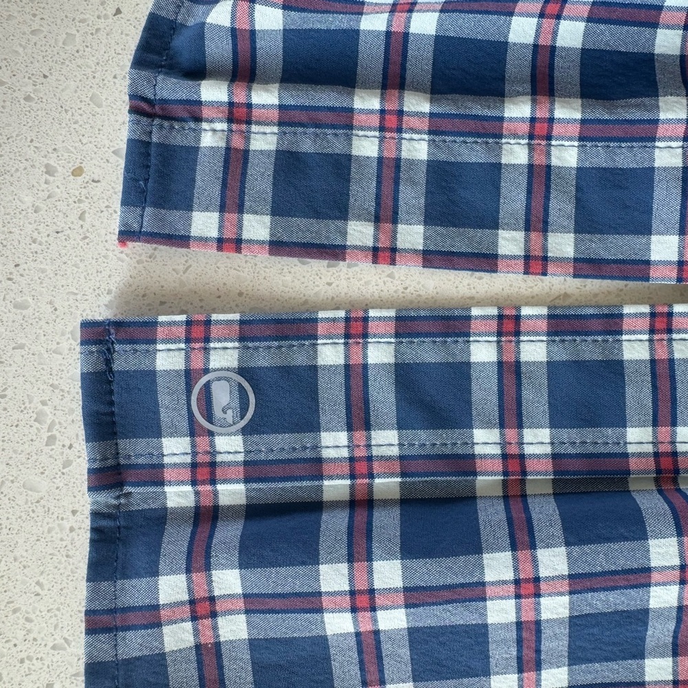 Vineyard Vines Button Down - image 4